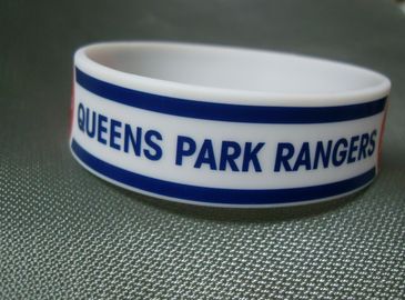 Εμπορικών εκθέσεων προωθητικό βραχιόλι Wristband σιλικόνης στοιχείων αποτυπωμένο σε ανάγλυφο Giveaways