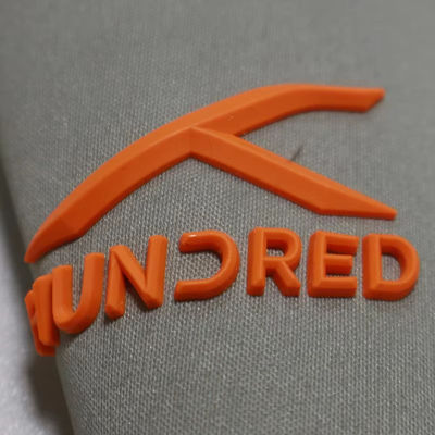 Προσαρμοσμένο T-Shirt Σιλικόνη Ετικέτα πλέσιμο 3D μαλακό σιλικόνη λογότυπο θερμική μεταφορά Σιλικόνη σήμα
