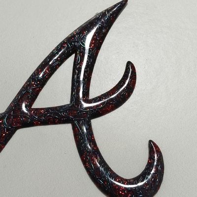 Προσαρμοσμένο υψηλής συχνότητας 3D TPU Embossed Logo Κόκκινο μεταλλικό σήμα μεταφοράς θερμότητας για τσάντα