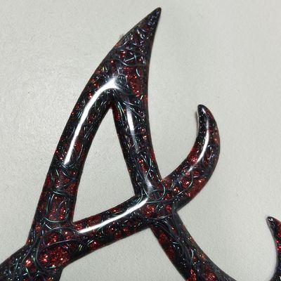 Προσαρμοσμένο υψηλής συχνότητας 3D TPU Embossed Logo Κόκκινο μεταλλικό σήμα μεταφοράς θερμότητας για τσάντα