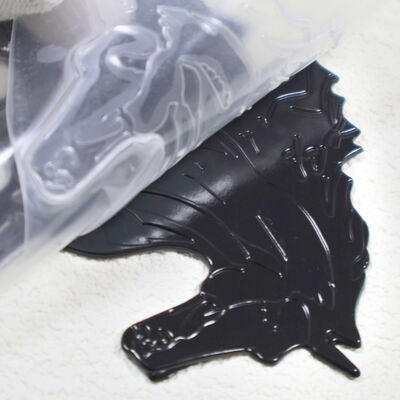 Black Running Horse TPU Heat Transfer Label – 3D Embossed Voltage Patch for Garment & Bag Branding