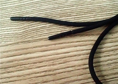 μαύρο μη ελαστικό σκοινί 125cm με το χαρασμένο λογότυπο και στις δύο άκρες του μαύρου κεφαλιού υλικού χρωμάτων