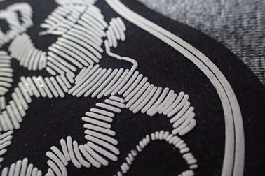 Αφρισμένα ντύνοντας μπαλώματα λογότυπων Microfiber λαστιχένια