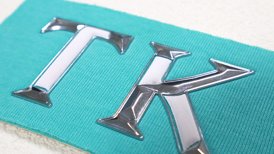 3D Metal Patch Εμβολισμένο λογότυπο υψηλής συχνότητας TPU Ετικέτα μεταφοράς θερμότητας για ρούχα χύδην τιμή εργοστασίου