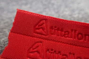 Κόκκινη αποτυπωμένη σε ανάγλυφο υφαμένη Sportswear ζώνη
